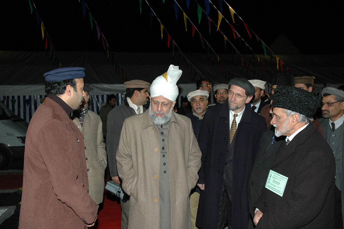 Eröffnung der Moschee in Bensheim durch den Kalifen (aba) Teil 1