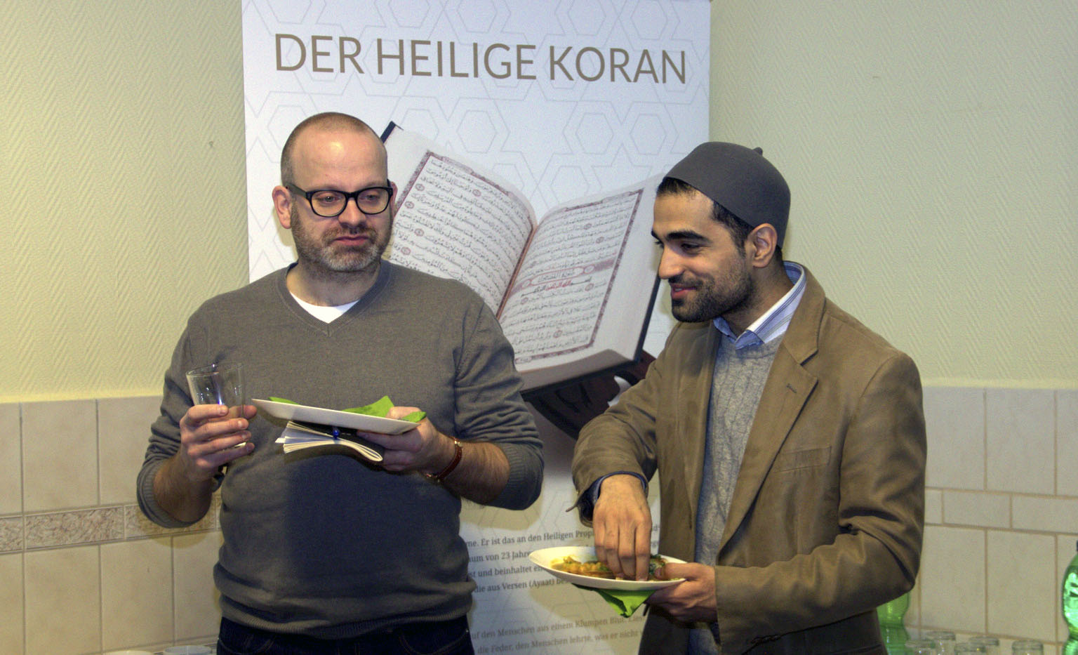 Pressefrühstück in FazleOmar Moschee in Hamburg Ahmadiyya Muslim